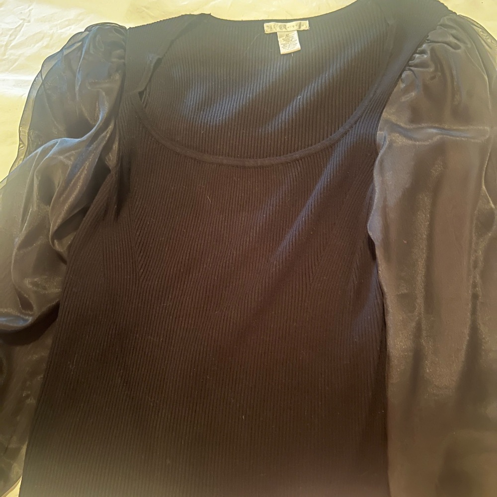 Black Knit/puffy sleeves Black top - DESIGN history - Size Medium